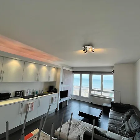 Apartment Cozy 3-bedroom On The Seafront Of T60 *